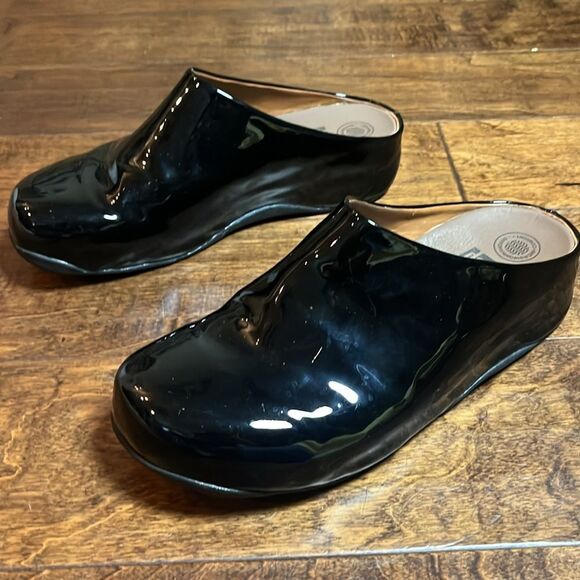 Fitflop Black Patent Leather SHUV Leather Clogs, size 9 - Picture 3 of 8